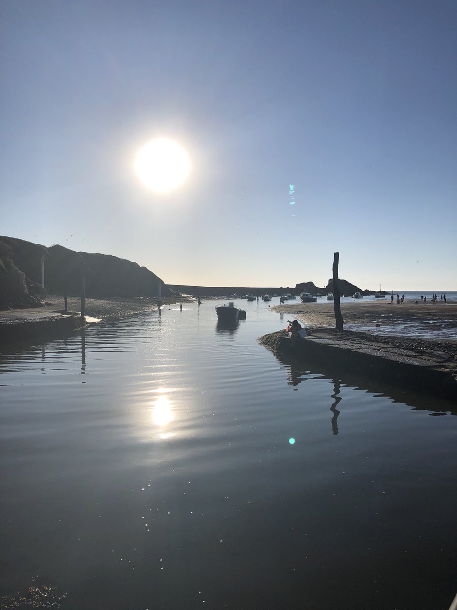 Neecie_26's tweet photo. A quick trip to Bude this evening. Feel lucky enough to be able to pop over on an evening like this. #Cornwall #Bude #Seaside #IceCreamStop #BritishHeatwave #MayHaveHadChipsToo https://t.co/KYgVaZUmne