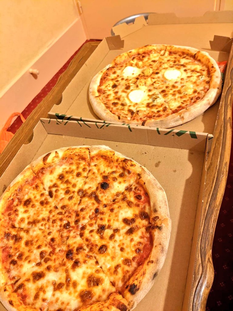 3000円ワインの民 ますたや というわけで 本日はお宿にもどって豪華モノプリディナを決め込む モノプリのpbシャンパーニュに ボルドーのプチプラロゼで乾杯 6 5 約900円 スーパーのちょっといいお惣菜買ってきてワイン飲むのって 3000円ワインの民 ますたや というわけで 本日はお宿にもどって豪華モノプリディナを決め込む モノプリのpbシャンパーニュに ボルドーのプチプラロゼで乾杯 6 5 約900円 スーパーのちょっといいお惣菜買ってきてワイン飲むのって