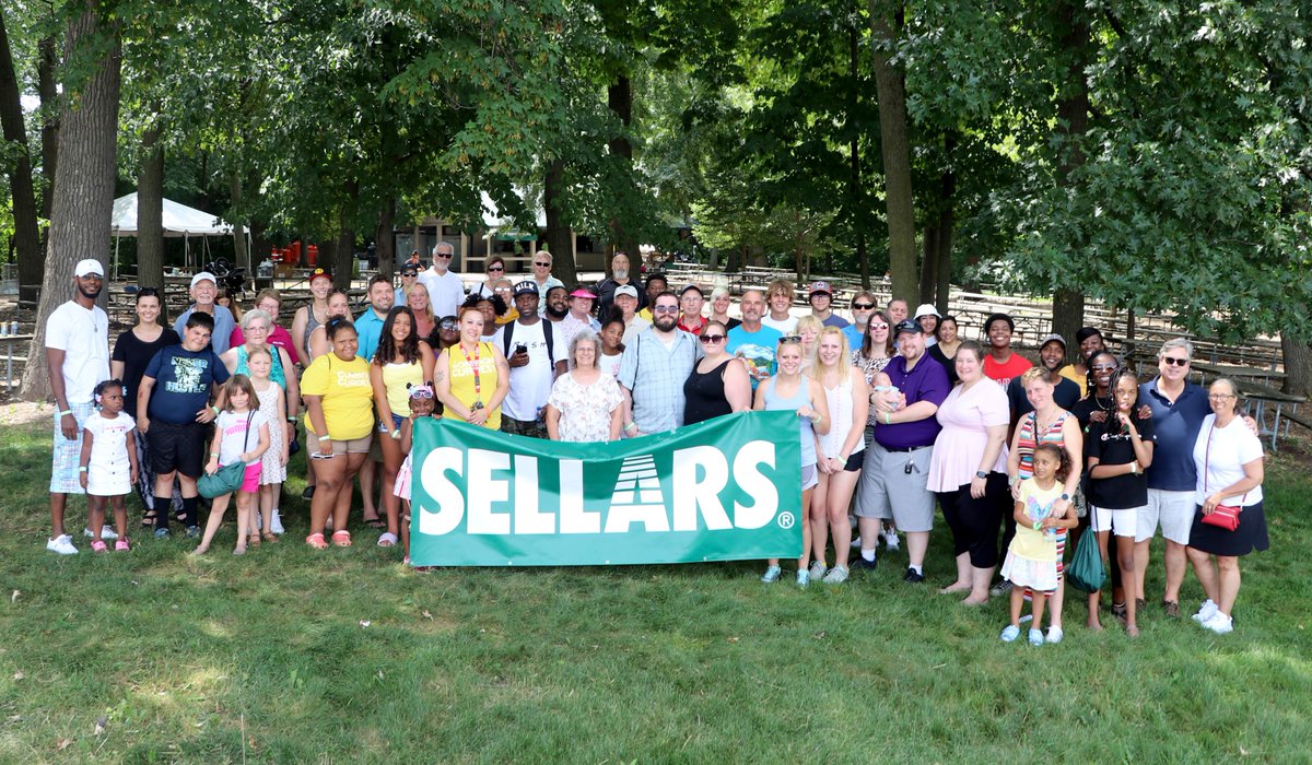 SellarsCompany's tweet photo. Last weekend, we hosted our first annual Employee Appreciation Day at the Milwaukee County Zoo. It was a perfect day for employees and their families to explore the zoo! Thank you to all our employees for their hard work and dedication. #LifeAtSellars #employeeappreciation https://t.co/4lw8mIe7UR