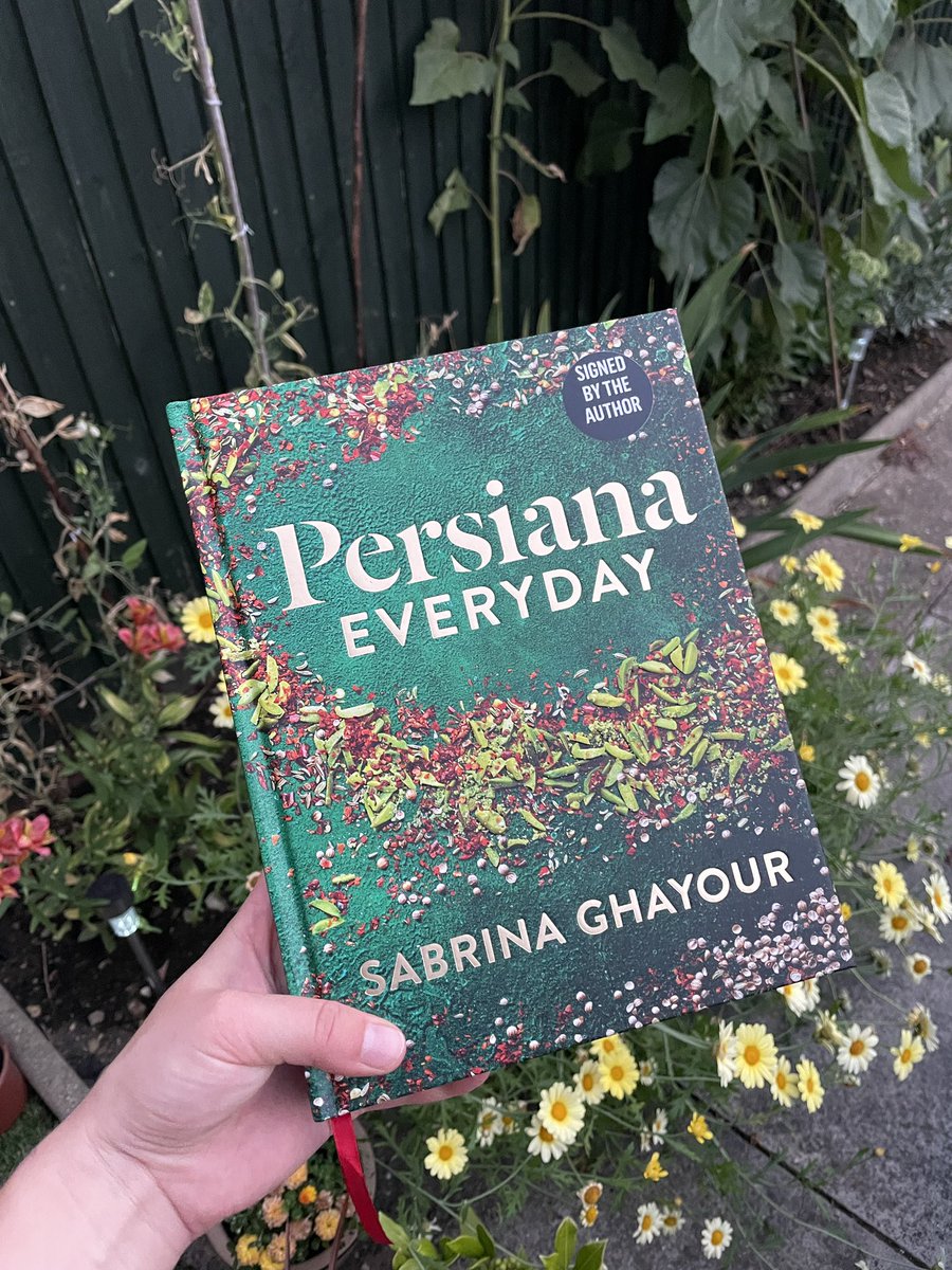 Leisurely flicking through #PersianaEveryday is a perfect evening, thank you <a href="/Octopus_Books/">Octopus Publishing</a>