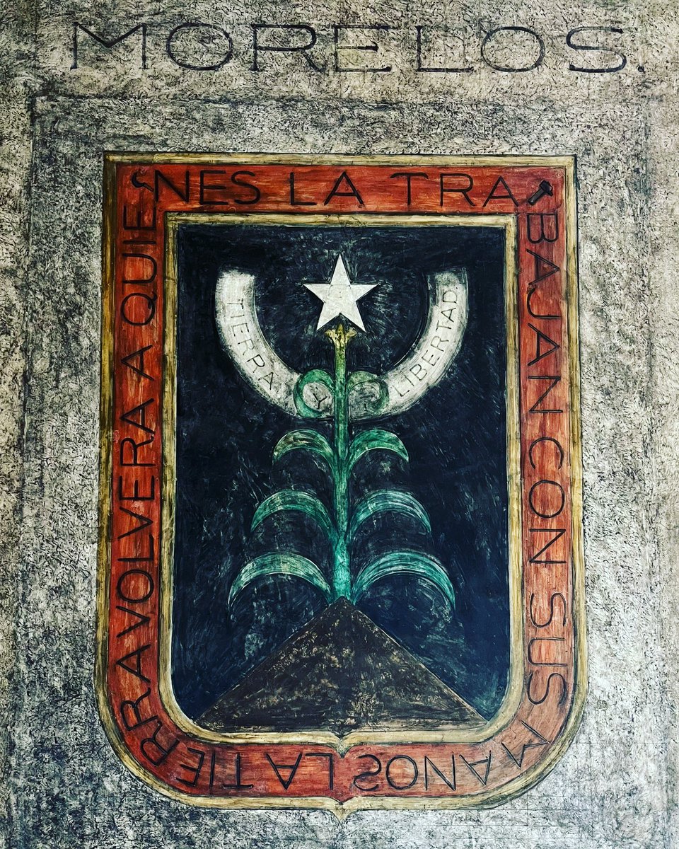 alex_aar's tweet photo. En 1923, Vasconcelos le encomendó a Diego Rivera la representación de los escudos de los estados que conformaban al país. No todas las entidades contaban con una representación heráldica, Vasconcelos y Rivera crearon y diseñaron los 12 escudos faltantes, entre ellos, Morelos. https://t.co/tOvyppCIdk