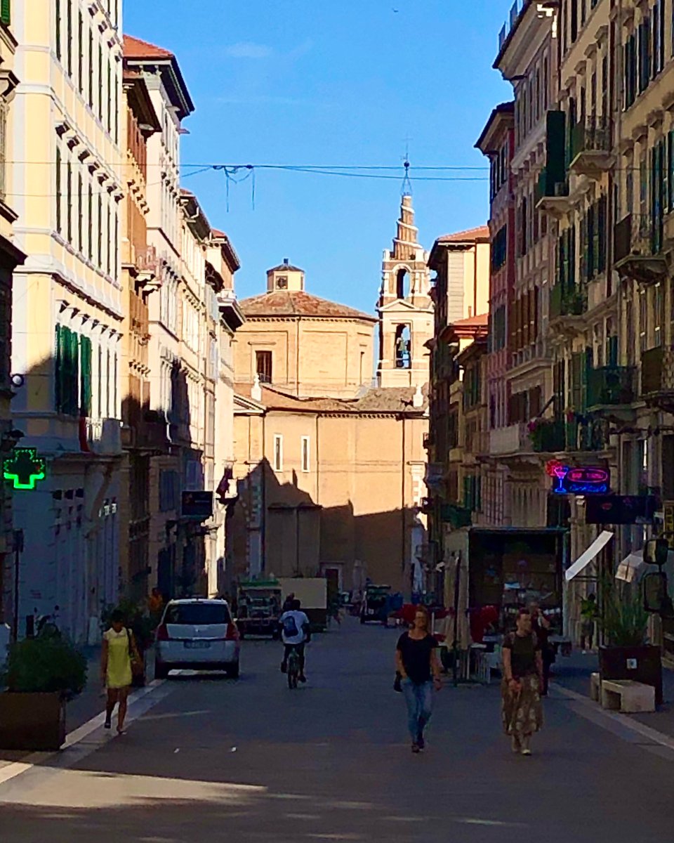 garattoni_luca's tweet photo. Corso Garibaldi #ancona #marche #italy #street #city #photography #hdr #centralitaly #europe https://t.co/ytpykDIwvj