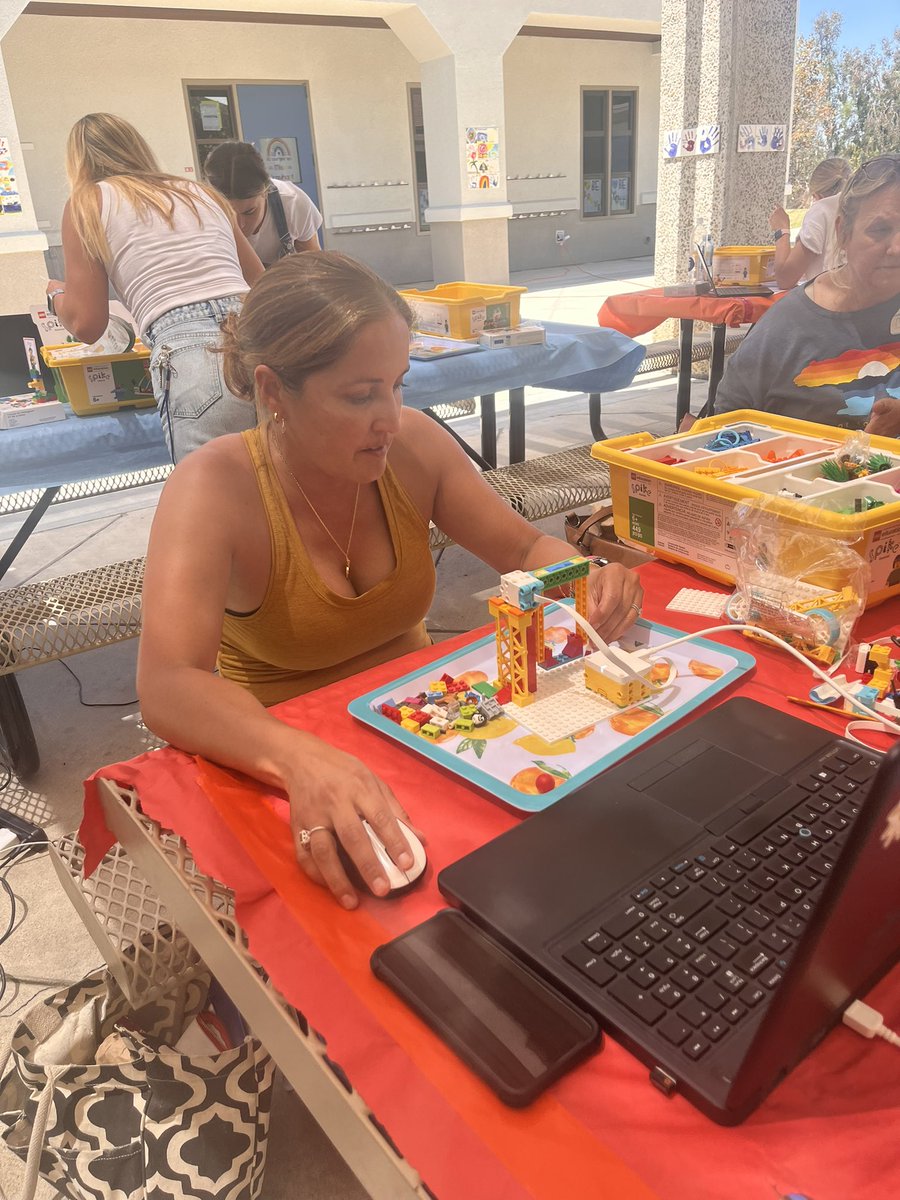 When life gives us lemons we make lemonade.  <a href="/Capo_PL/">David Stewart</a> outside in 94 degrees heat?  No problem!  Our <a href="/CapoUnified/">Capistrano Unified</a> elementary teachers want to learn, so we make it happen with the help of <a href="/LEGO_Education/">LEGO Education</a> and <a href="/theccadvantage/">CCAdvantage</a> and @lasflorescubs and <a href="/capo/">sergio</a> TIS team and <a href="/Capo_EdTech/">Capo EdTech</a>.