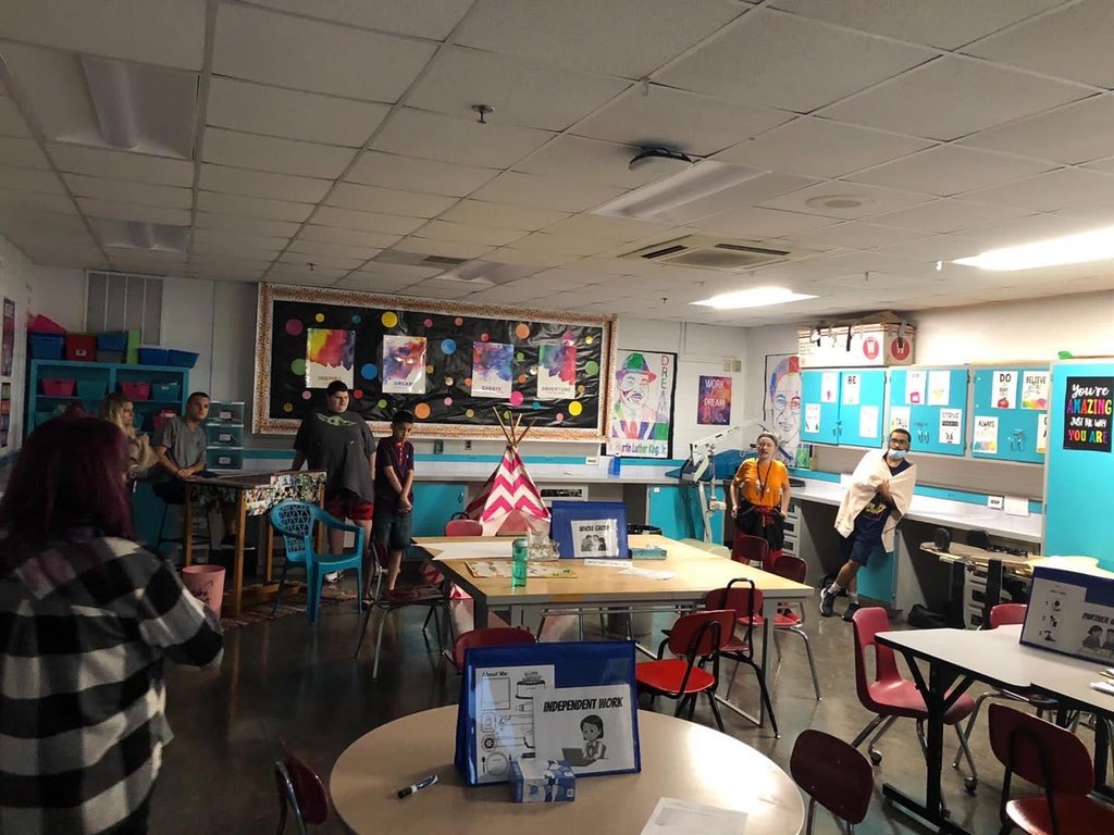 DigitalDevil1's tweet photo. It was a fantastic first day at OHS! Students participated in numerous engagement activities and learned so much about their peers in doing so. #DevilsDoMore https://t.co/SixCyl2Og5