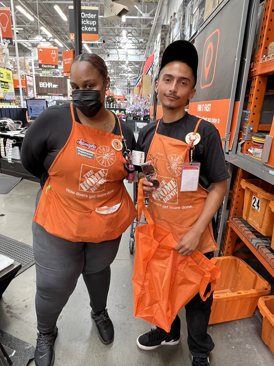 Marcela Sánchez (@marcela_thd) on Twitter photo Taking care of our people at 0620 🧡 We surprised our lot and curbside pickup associate with heat care packages 🌞👍🏻 <a href="/THD_Daisy/">Daisy Robinson</a> <a href="/Alex_Fuentes85/">Alex Fuentes</a> <a href="/gonzalezcesar19/">Cesar Gonzalez</a> <a href="/SHIRLEYBARAONA/">SHIRLEY BARAHONA</a> <a href="/JacobKArrington/">Jacob Arrington</a> Taking care of our people at 0620 🧡 We surprised our lot and curbside pickup associate with heat care packages 🌞👍🏻 <a href="/THD_Daisy/">Daisy Robinson</a> <a href="/Alex_Fuentes85/">Alex Fuentes</a> <a href="/gonzalezcesar19/">Cesar Gonzalez</a> <a href="/SHIRLEYBARAONA/">SHIRLEY BARAHONA</a> <a href="/JacobKArrington/">Jacob Arrington</a>