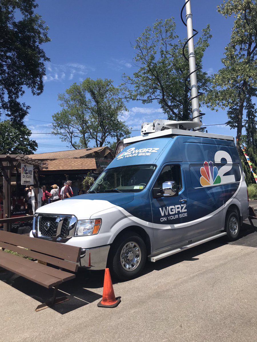 Cnossava's tweet photo. @WGRZ Opening day @ErieCountyFair is looking great! Free admission with donation of 4 (or more) cans of food @feedmorewny Gate 5 is filling up with donations!!! #BeOn2 https://t.co/np0pDMdnB2