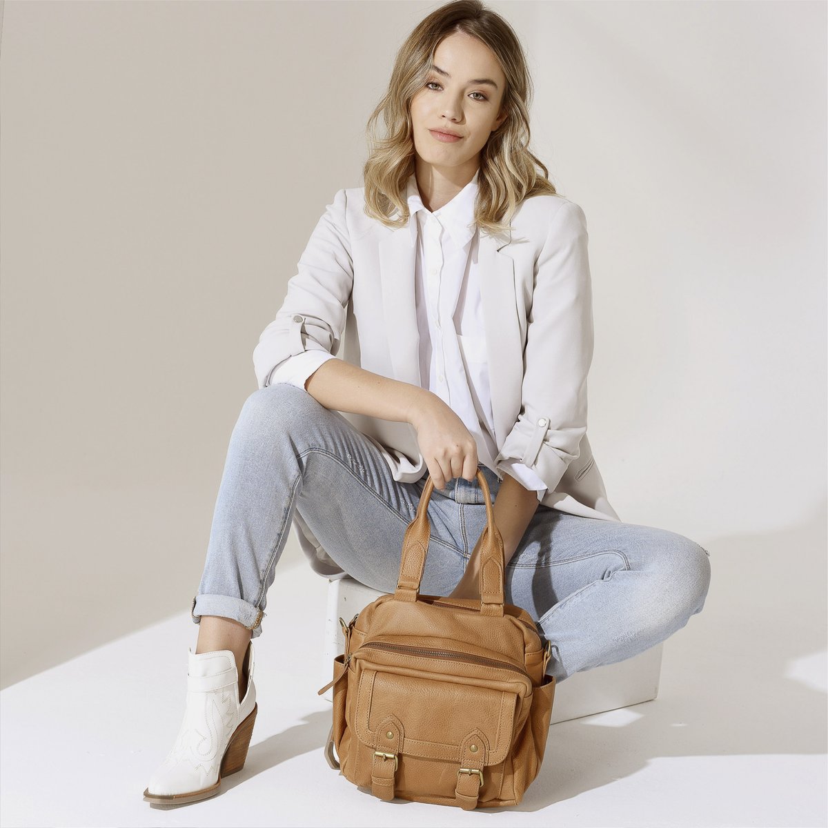 plumshopok's tweet photo. #BACKINSTOCK ⚠ de la CARTERA SIENA 🔥🔙
¡Va bien con todo y tiene el tamaño ideal! 
Ya disponible en la tienda en colores negro y suela. ¡Y ahora con ENVÍO GRATIS! 🆓🚚 ¿No es lo más? 🤩 https://t.co/VAe24weGzM