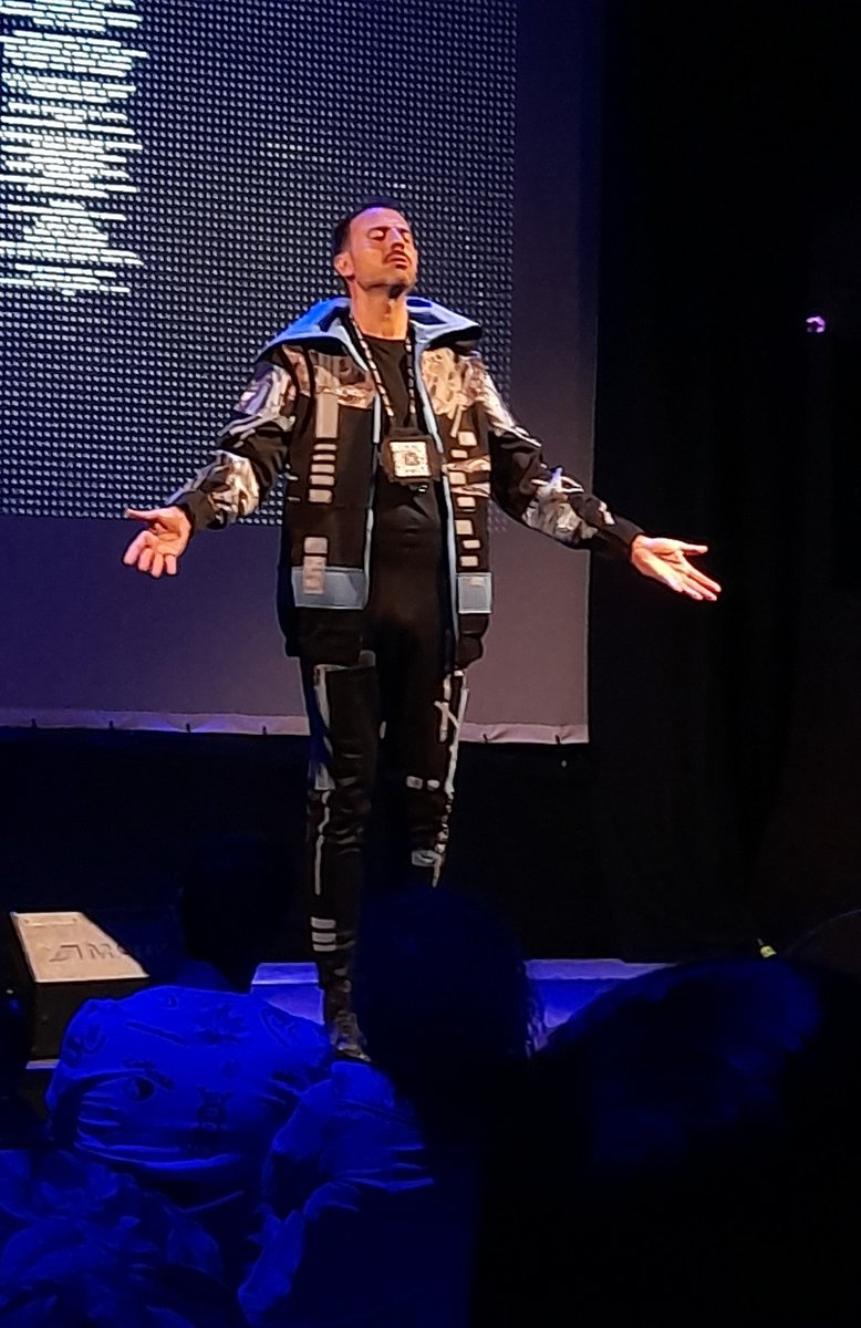 The Poet vs The Machine: live poetry music and AI visuals 3.0 performance at the Ethnologic Museum of Ribadavia (Spain) for #poesiaenriba 
POETRY+AI=ART &gt;&gt; artpoet.io