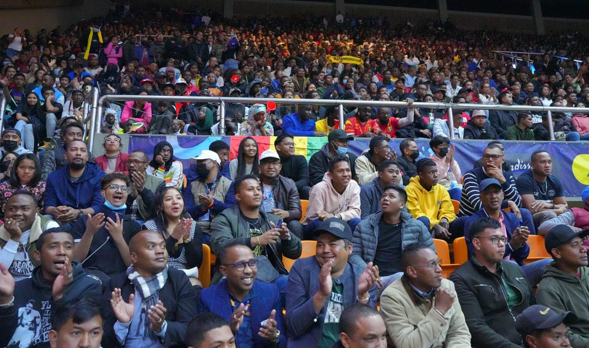 fgbb_officiel's tweet photo. Le Syli 🇬🇳 perd face au pays hôte 🇲🇬 47-59 en 1/4 de finale et affrontera le Benin 🇧🇯 vendredi en match de classement #FIBAU18Africa #SupportYourNation #GbinGbinSo https://t.co/em4iW4pOmM