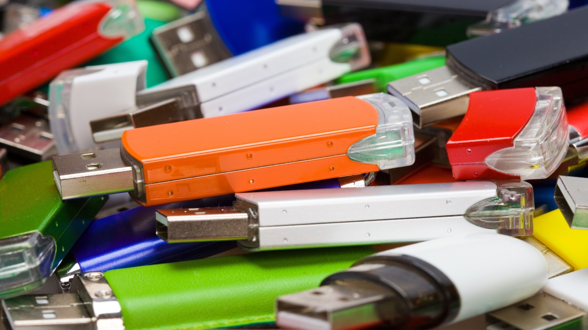 CSATSinc's tweet image. #Surgeons, does this look familiar?  Drawers with DVDs and flash drives that contain old surgical videos but you can&apos;t find the right one? Let us help! Upload, store, organize, and access your surgical videos anytime, anywhere starting today. bit.ly/3QxsleK