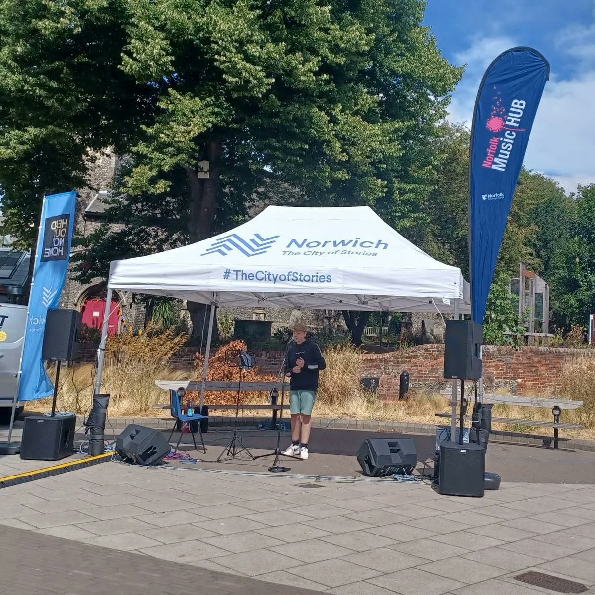 NMHub's tweet photo. Just wanted to say a huge thank you to everyone who stopped by our #HeadOutNotHome stage last Sunday, and to @music_ronan, @ReuKarolina and Pear for performing! 💙🎶
Don't forget to check out the rest of @NorwichBIDUK's Head Out, Not Home Sundays: https://t.co/ynr1YU10FO https://t.co/7dm9qPDrwy