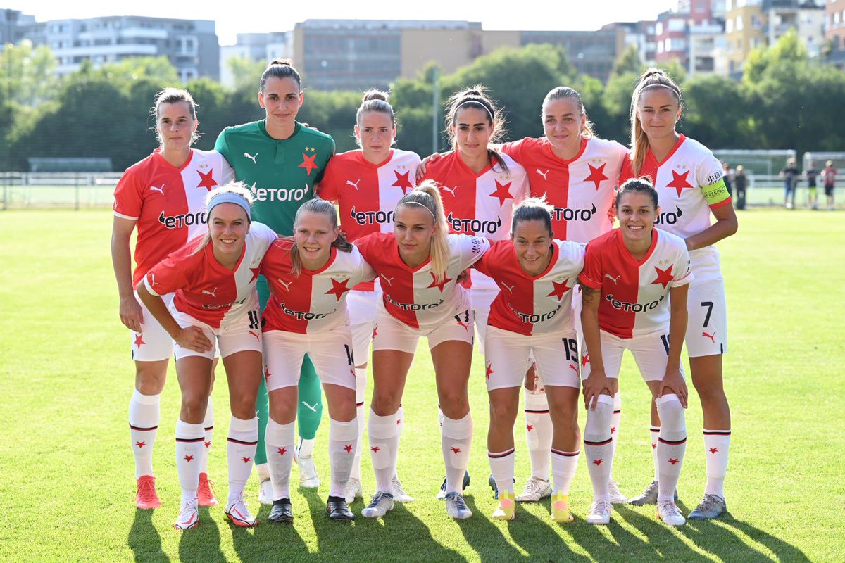 SlaviaZeny's tweet photo. Proti @realmadridfem v nových dresech! 👕😻 #slarea https://t.co/7K3Zm3pjLy