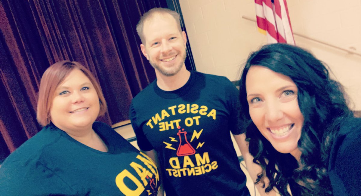 acoppinger12's tweet photo. 3rd annual AES Admin Team Pic! @lisapierce5825 @AndrewLillieAES #weare409 @AtchisonPublic https://t.co/QY72H1ZkhC