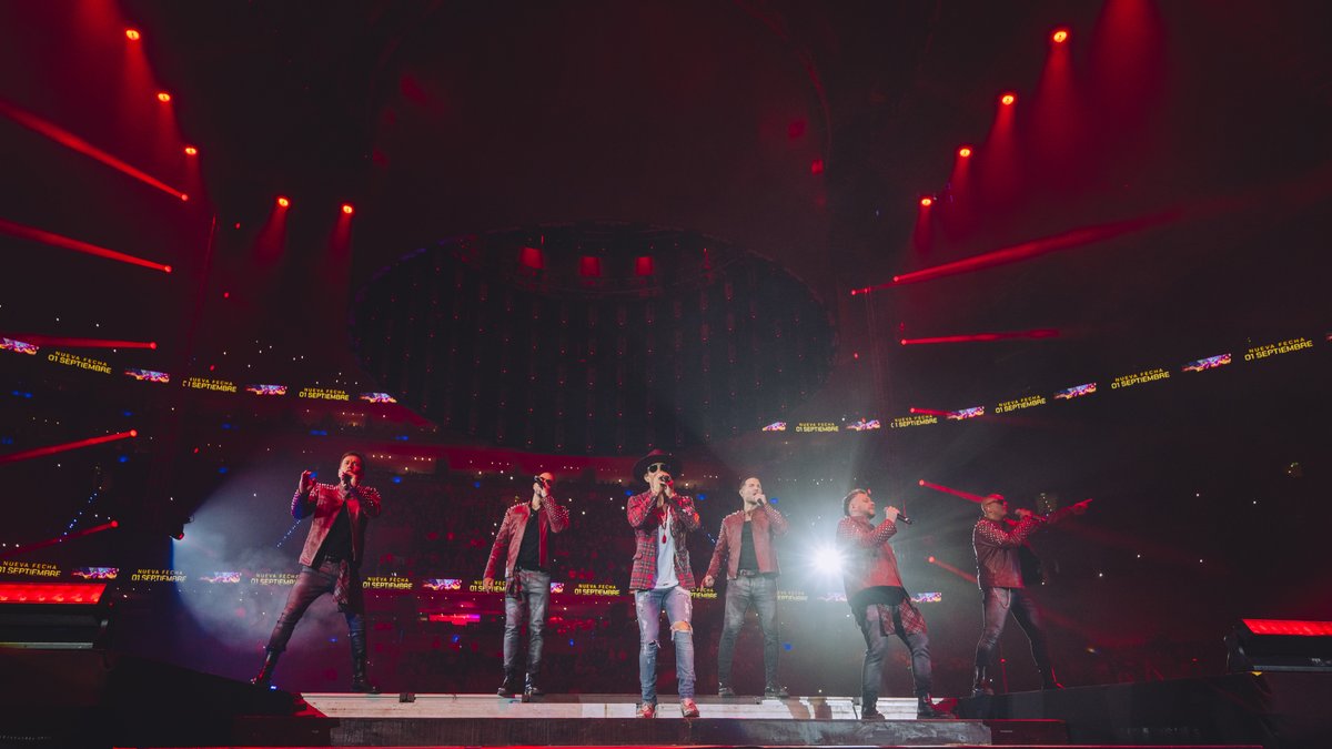 90sPopTour's tweet photo. Cuando @MagnetoOficial2 está en el escenario del #90sPopTour, el sol calienta como nunca aquí. 🥵🔥

🎵 Acompáñalos a este viaje de la década de los 90's en la @ArenaCdMexico este 01 de septiembre. ❤️‍🔥

🎟: https://t.co/QiV6v8VTas https://t.co/RPDCoSXNzF