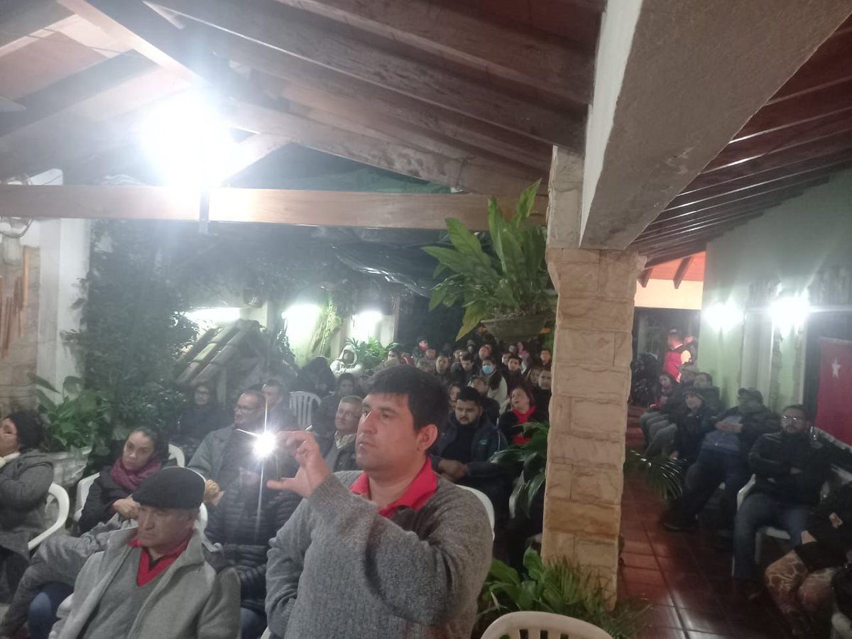 ANRxSIEMPRE's tweet photo. #Ñemby
Reunión de trabajo del equipo de Fuerza Republicana que lidera Jesús Gimenez, Candidato a Miembro de la Junta Departamental; con presencia del Candidato a Senador Luis Pettengil y el Candidato a Miembro de la Junta de Gobierno Freddy Mongelos
#HugoPresidente https://t.co/UWJrwrMNtf