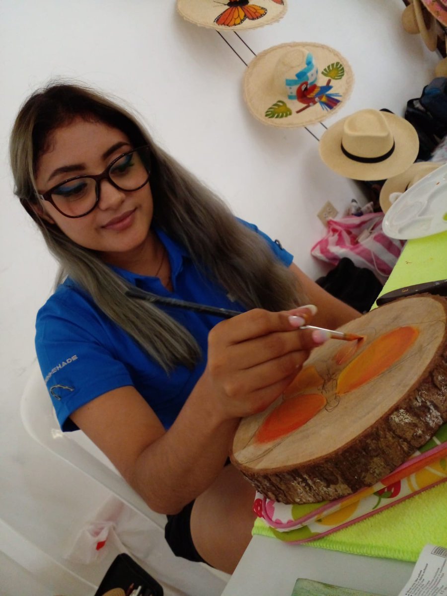 IVOsCafe's tweet photo. Otra de las artistas invitadas fue Nicol Rodríguez! Con mucho talento ella compartió su arte con todos durante el #LagoFest2022 #LagoFest #IvosCafe #IvosCafeHn #Yojoa #LagoDeYojoa #Honduras
Pueden contactarle en su perfil de FB:
https://t.co/WyWn1CmZPr https://t.co/KSgTvqp8MZ