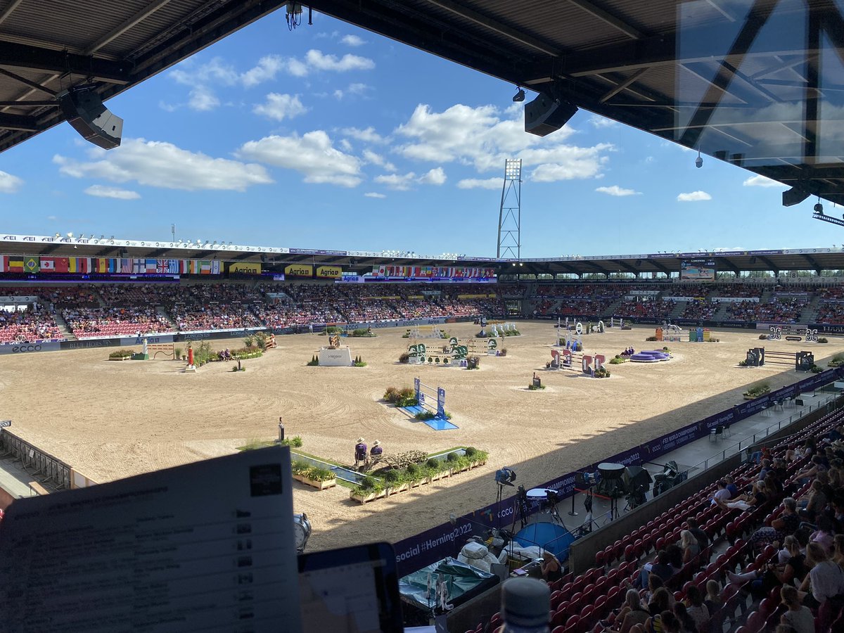 <a href="/BritShowjumping/">British Showjumping</a> Team in 4th after Day 1 within a fence of Gold.
<a href="/BrashScott/">Scott Brash</a> in Silver after day1 and <a href="/BenMaher1/">Ben Maher</a> in 10th. Long way to go but a gold start <a href="/ecco/">ECCO</a> World Championships Denmark 2022