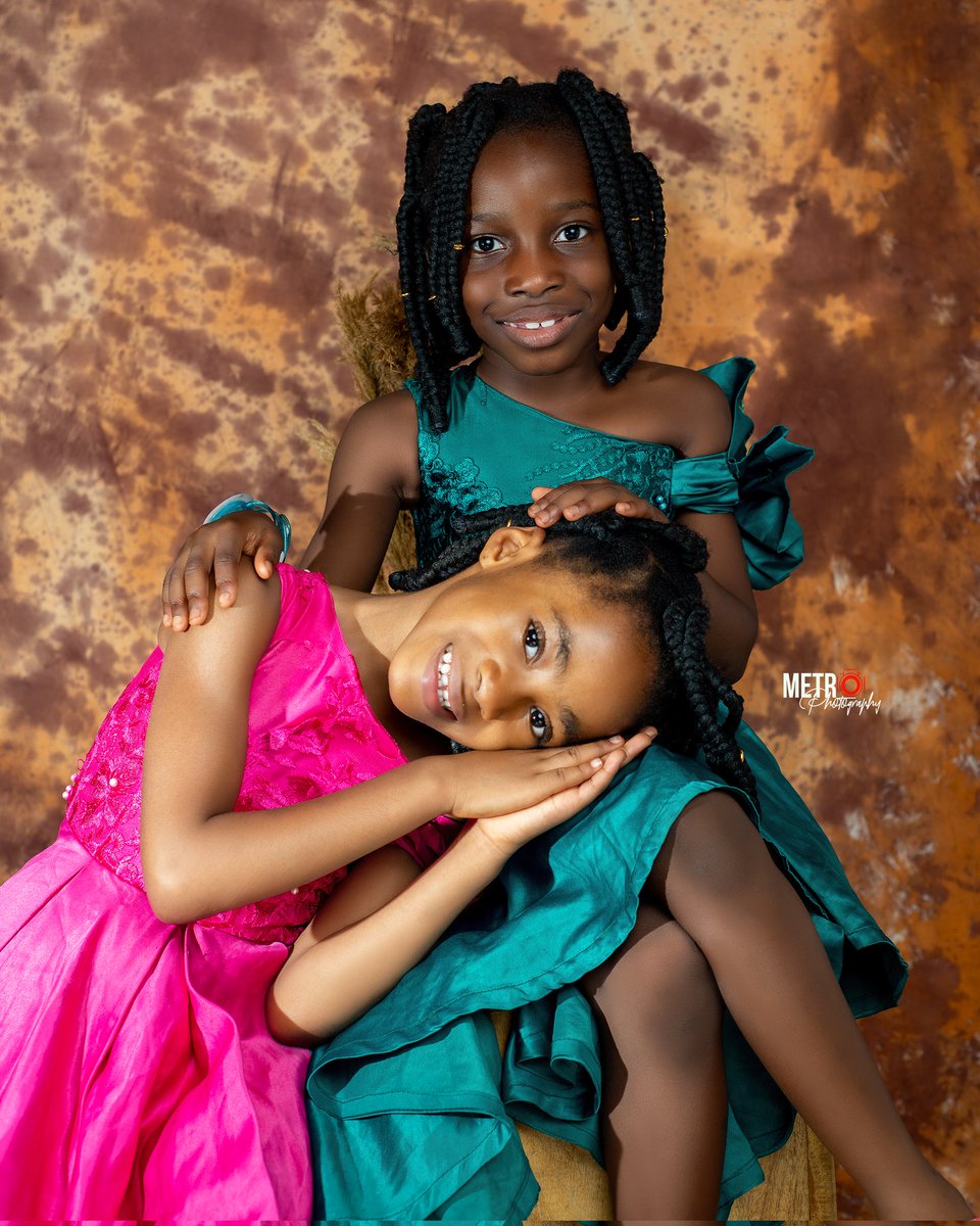 OluyoleKing's tweet photo. Children don't see the need to change their colours.. They feel comfortable in their own skin. 
#embraceyourcolor #stopbleaching #staynatural https://t.co/nHiyn94rpm