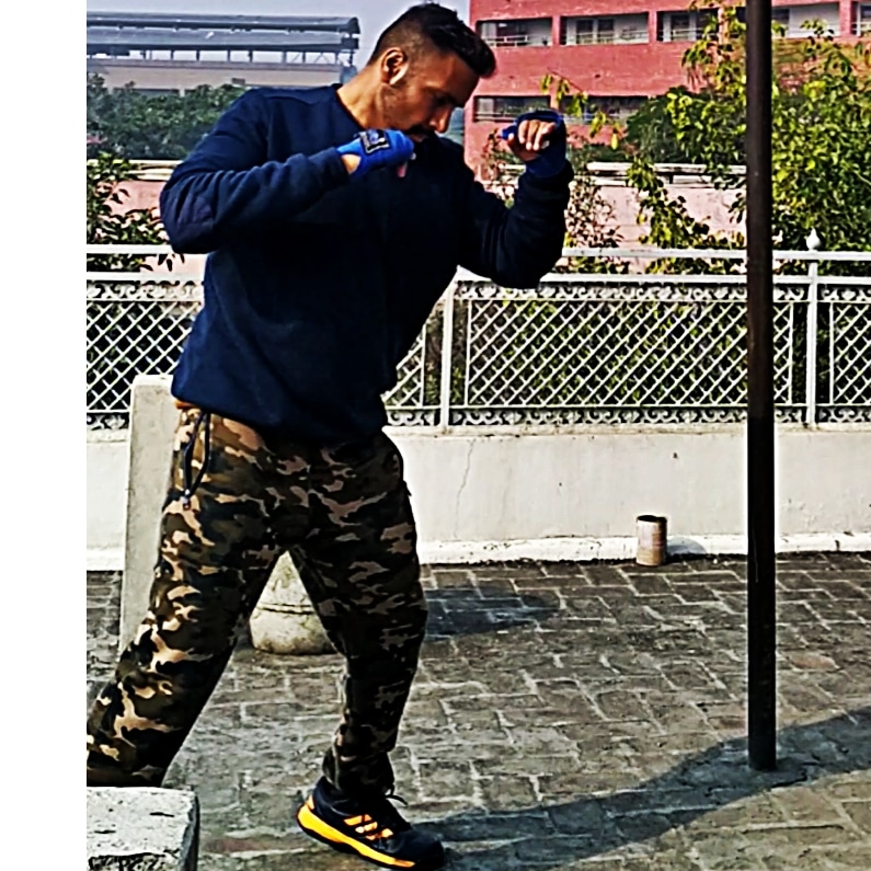 prateekfrequent's tweet photo. @oppo Run for atleast 20 minutes in the morning, then some sprinting punching and few other cardio exercises, then try to play tennis in the evening for atleast an hour.
Try to eat healthy and home cooked food only.
#OppoLifeSetter @oppo https://t.co/2C8fMgWB1G