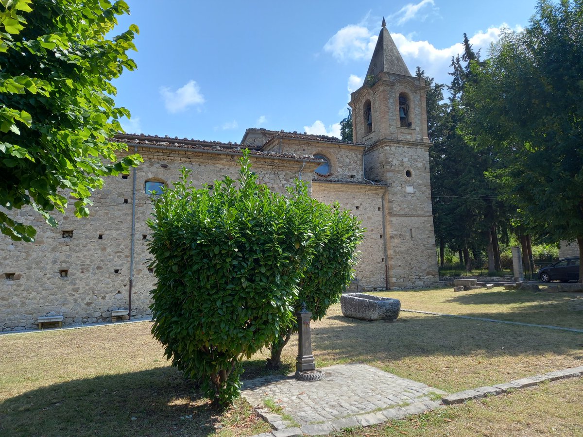 sansev974's tweet photo. #VillaSantaMaria #ValDiSangro #Abruzzo #MadonnaInBasilica #campanile #belltower #towerbell #campanario #Glockenturm #clocher #dzwonnica 👸 #10agosto2022 https://t.co/hw5WJtj86n