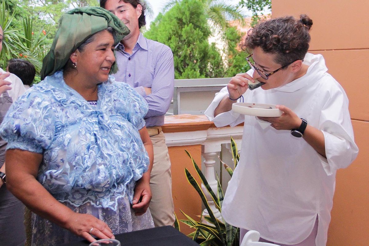 Mich_fridman's tweet photo. Presentamos la 12a edición del festival gastronómico Morelia en Boca en el cual @YucatanTurismo será estado invitado.
Fue un honor reencontrarme con la cocinera tradicional Benedicta Alejo y con la chef Mariana Valencia, quienes trajeron su talento a la cocina de @Kuukrestaurant https://t.co/boI4WDmokj