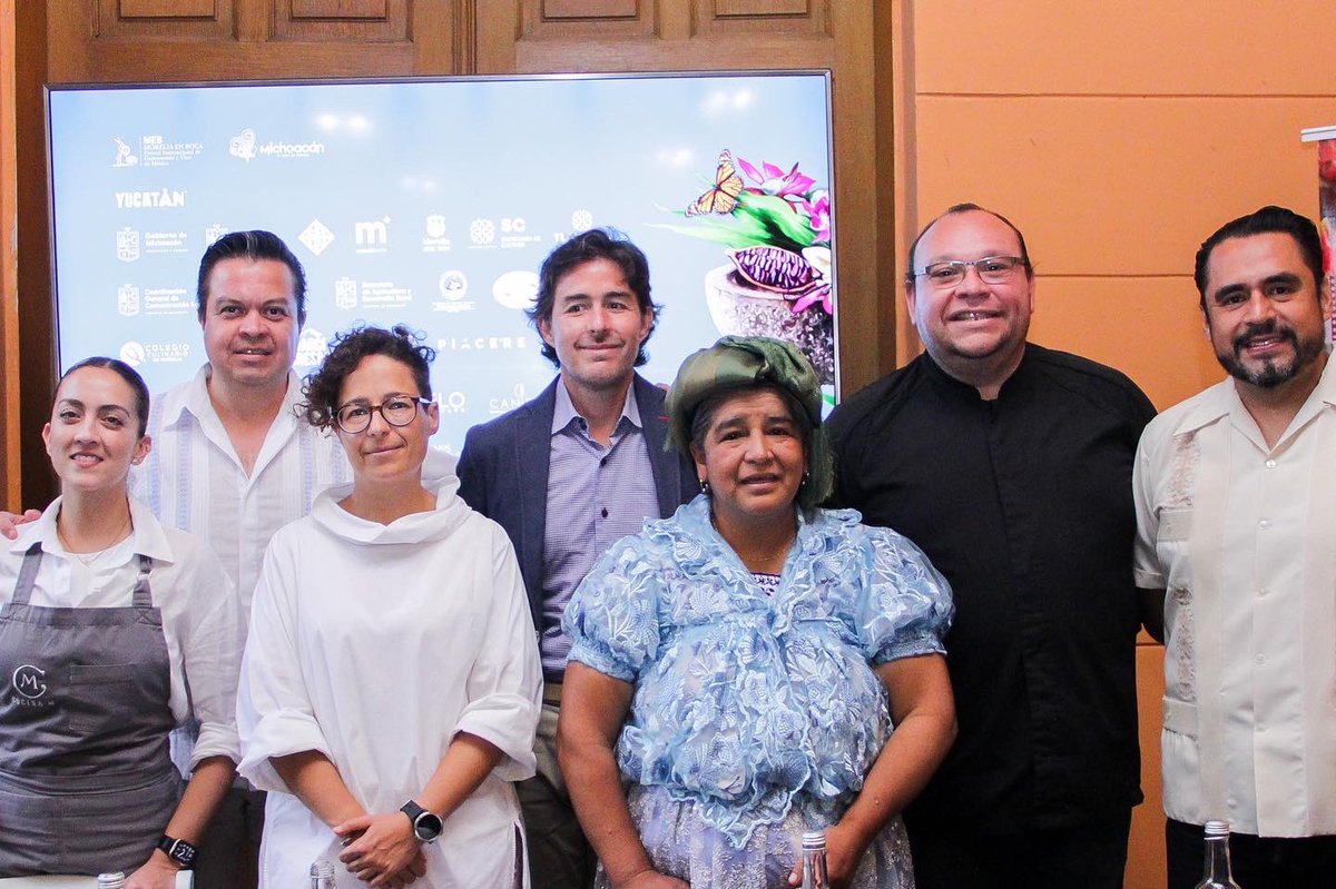Mich_fridman's tweet photo. Presentamos la 12a edición del festival gastronómico Morelia en Boca en el cual @YucatanTurismo será estado invitado.
Fue un honor reencontrarme con la cocinera tradicional Benedicta Alejo y con la chef Mariana Valencia, quienes trajeron su talento a la cocina de @Kuukrestaurant https://t.co/boI4WDmokj