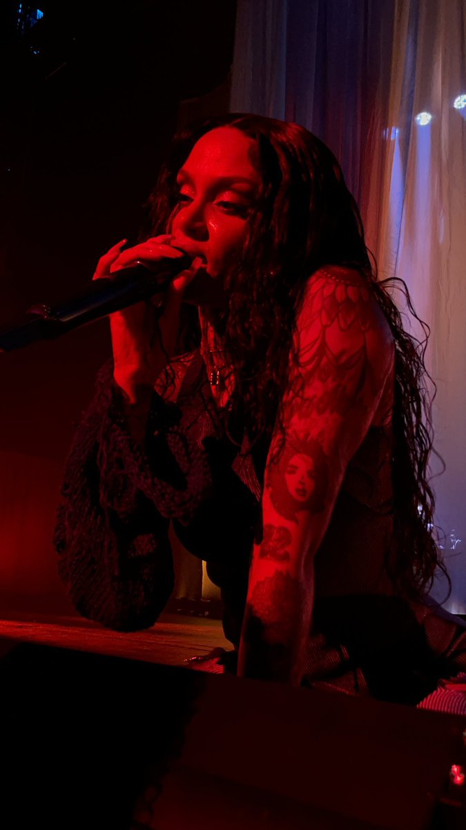 kehlanifiles's tweet photo. imagine being this close to kehlani https://t.co/XaydcvcLrJ