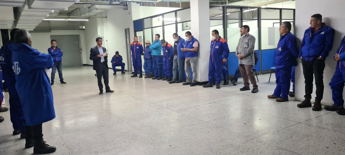 larguellosan's tweet photo. Varios compañeros de nuestra lista, participaron multiplicando nuestras propuestas e invitaron a votar por la #Lista1 a Junta Directiva y #LetraC Comisión de Reclamos @SindicatoETB. #AmorPorElColectivo. https://t.co/zEjA5k1xWk