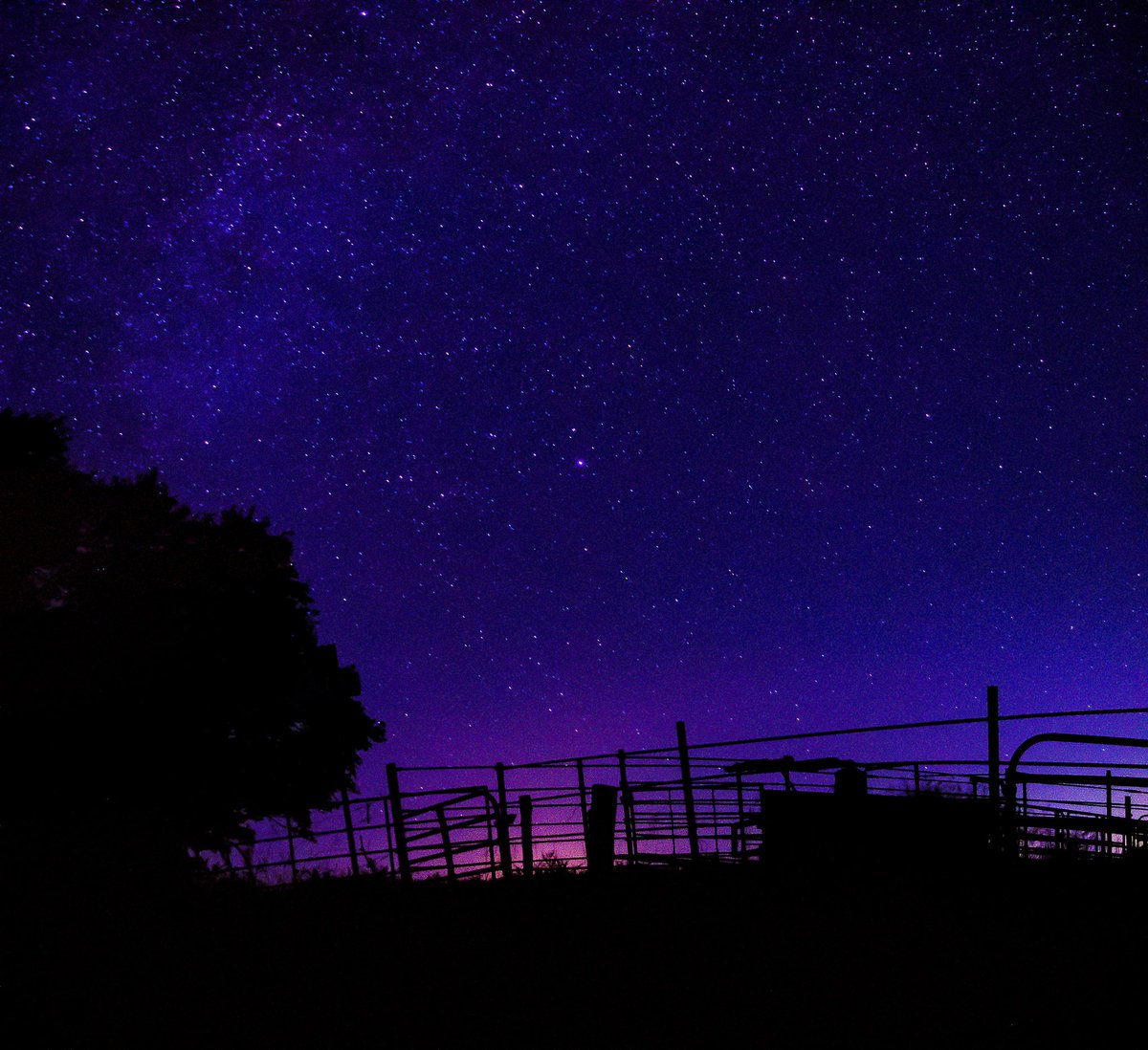 akrovance's tweet photo. Shots from this morning’s #persied #Meteorshower, #WX was perfect! @omaha_scanner @RustyLord @BillRandbyKETV @thestormandsky https://t.co/XfU9ioIPWC