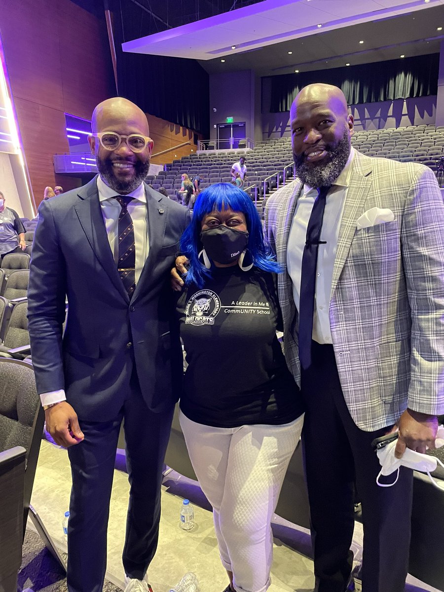 CWsteam_LRSD's tweet photo. Thank you, @DonyallD, for enlightening @lrsd with your words. We look forward to a GREAT year! @DrJermallWright #ReimaginingLRSD
#BTWMissionPossible https://t.co/LEyLXDk2Hy