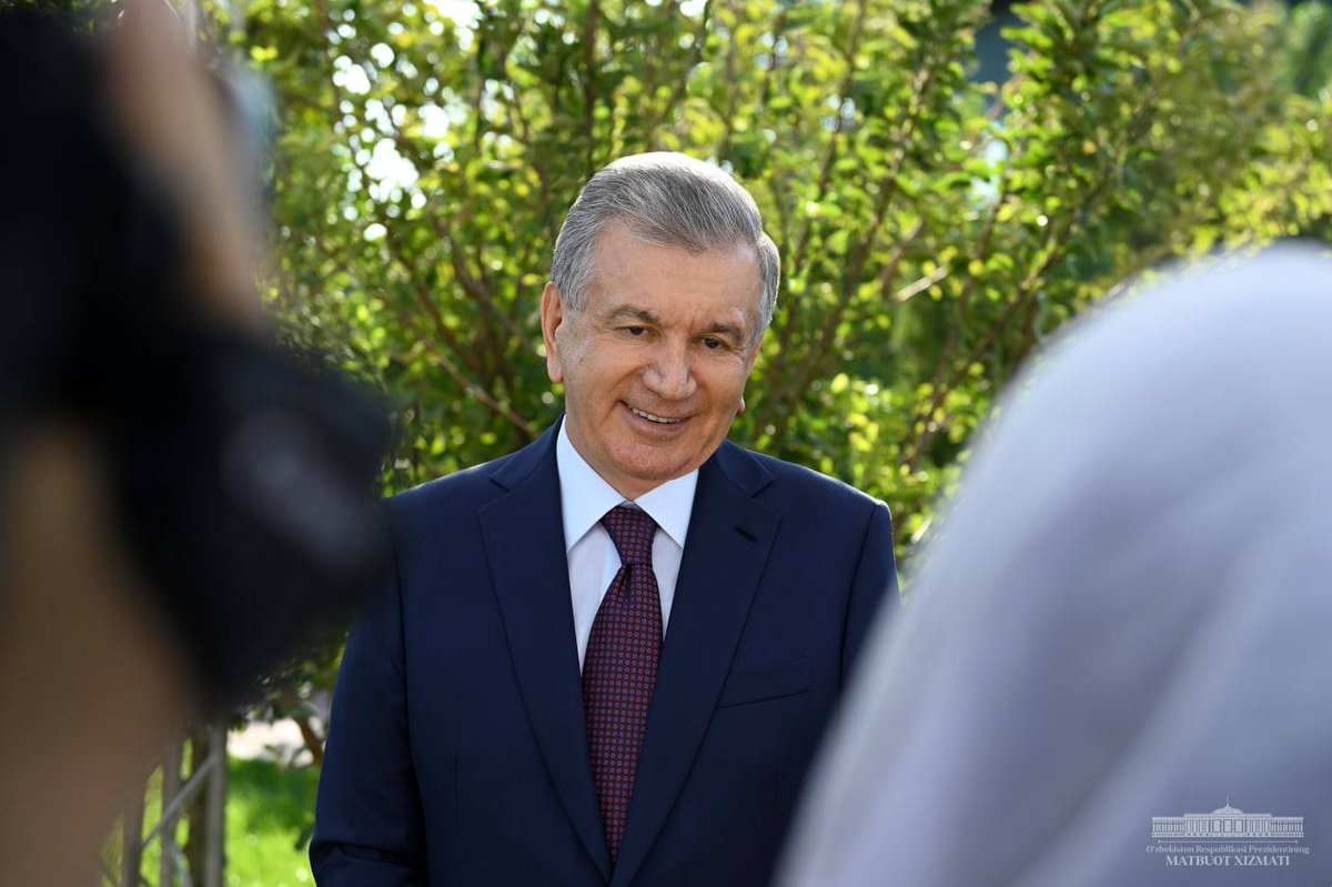 president_uz's tweet photo. President Shavkat #Mirziyoyev got acquainted with the established conditions at the Sobirobod makhalla of the #Yunusabad district of the city of #Tashkent, spoke with the makhalla's activists and representatives of the elderly.
#creation #makhalla #dialoguewithpeople https://t.co/zNLK6kqcfy