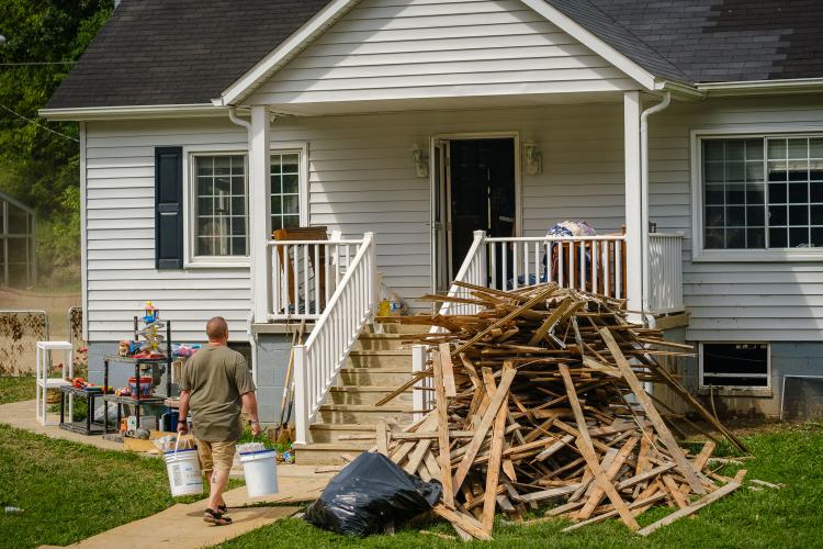 UKAgriculture's tweet photo. "@UKExtension is about meeting the needs of your community, and that's what we're working on."

Bringing nearly 200 buckets of supplies to help those affected, one KY county helps another recover following historic flooding >> https://t.co/55RHSdcWdE https://t.co/NViN4gCZPh