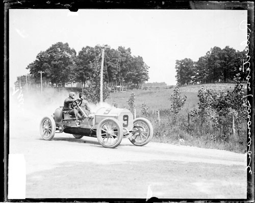 WeatherTechRcwy's tweet photo. This 1909 Locomobile is the oldest car running in the reunion this year.  not many cars look this good at 113 years old, let alone run laps this well too. 😎

📷: Ken Manfred

#rolex #rolexreunion #montereycarweek #vintageracing #historicracing @rolex https://t.co/s4YaV3K47L