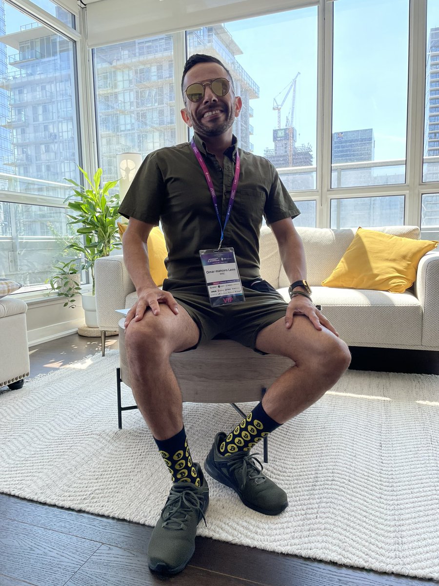 bitcoinomar's tweet image. Do you like my #bitcoin look today? Happy Futurist 2022 @untraceableinc @Toronto