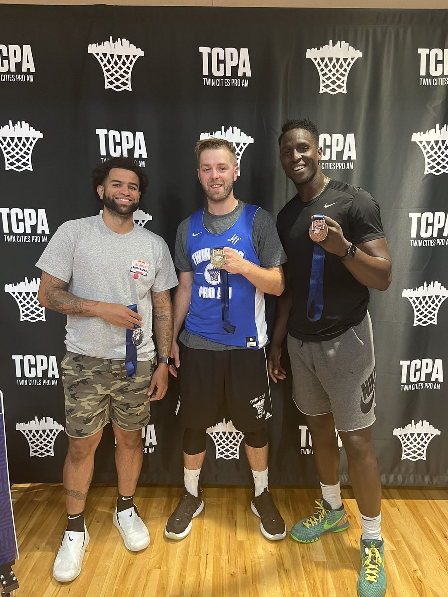 TwinCitiesProAm's tweet photo. Congrats to our @redbull “Run the Racks” winners! 

🥇@Coach_Mot23
🥈Betty Rand
🥉@J_Faye14 

🥇@Riewer2 
🥈@respectmyshotyo 
🥉@MosesEhambe https://t.co/F0AHeN91ix