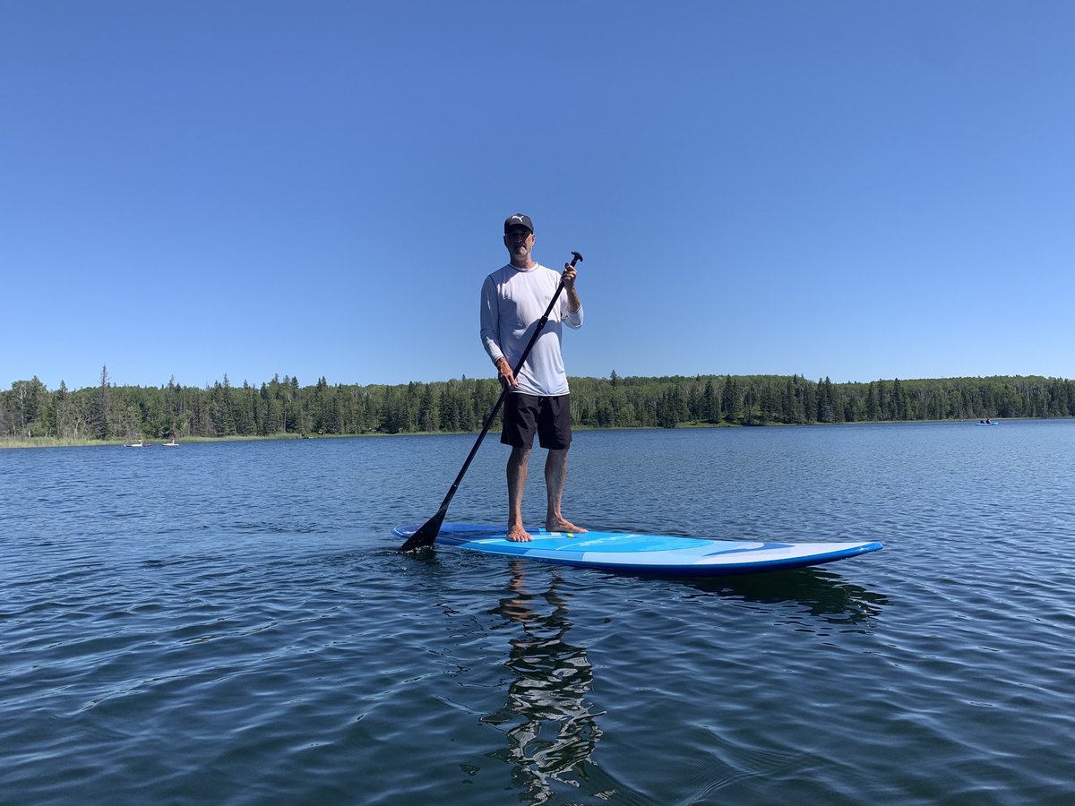 Avec ma femme (photographe) sur ma paddleboard a Lac Katherine. Juste une autre journée au Mont Riding.