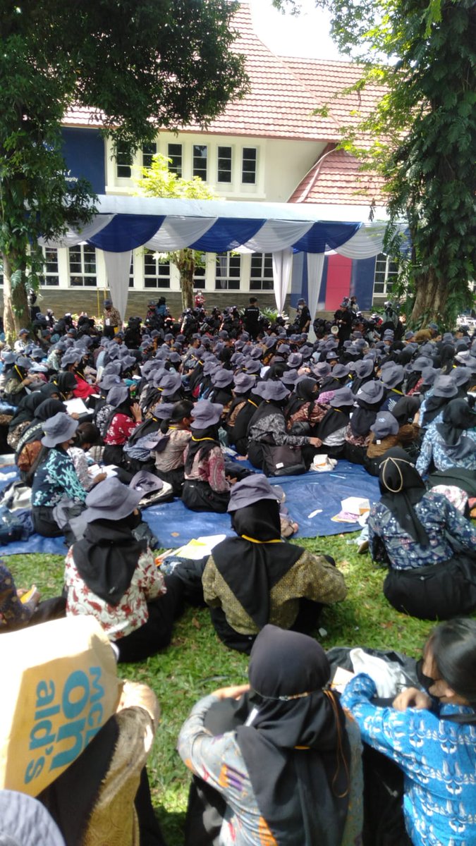 MPKMB Day 2

Seru nya mendengarkan nasehat dari pak Sandiaga Uno
#VOKASIIMPACT #MPKMB59SVIPB #IPBDIGDAYA #VOKASIJUARA  #TheGlimpeStoryofGatamalaAgrinawa