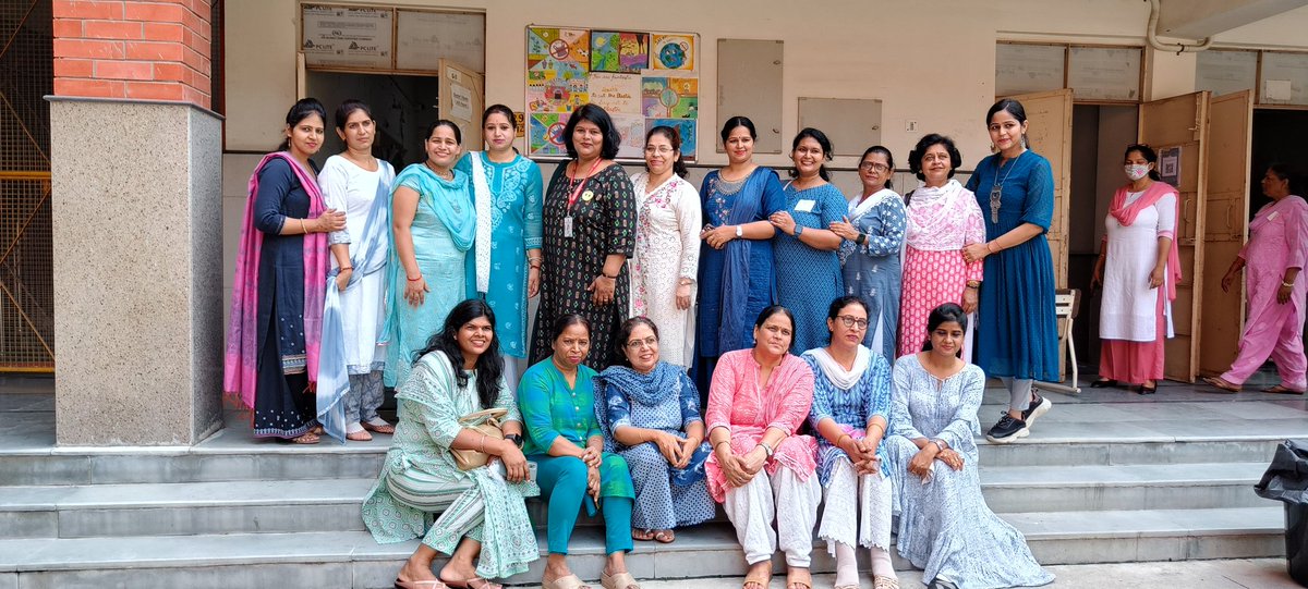 DrPoonam_doe's tweet photo. #Happiness 🤗 came across unexpectedly when you reach together with your sister at the workplace.
#EMCTraining  of #Teachers Southwest B zone-18
@DelhiGvtTeacher @Dir_Education
@PbpandeyB
@EMCCLASS https://t.co/VXHbnMLZZN