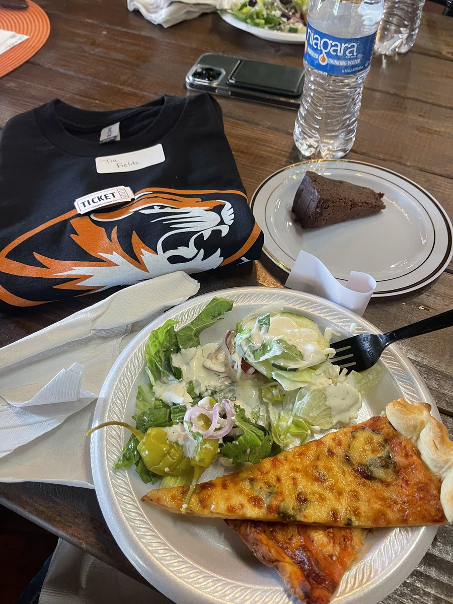 TiaAFields's tweet photo. #RepMOProud #Proud2beRepMO #NTISuccess #SweenyProud #ArrisPizza Lunch is amazing! https://t.co/zrItAMM06U