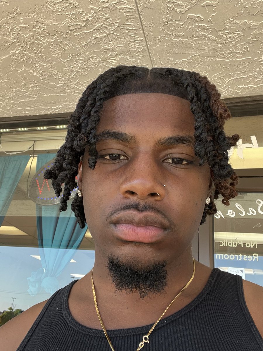 Elijah_3x's tweet photo. #WhosWhoOfJSU
•Elijah/Eli either is fine 
• JSU26💙
•Chi 📍
•Social work major; sociology 🗣
•down for new connections if u see me speak I promise I ain’t mean😅
•lg:Theyloveeli._ https://t.co/9hq7JEeEpd