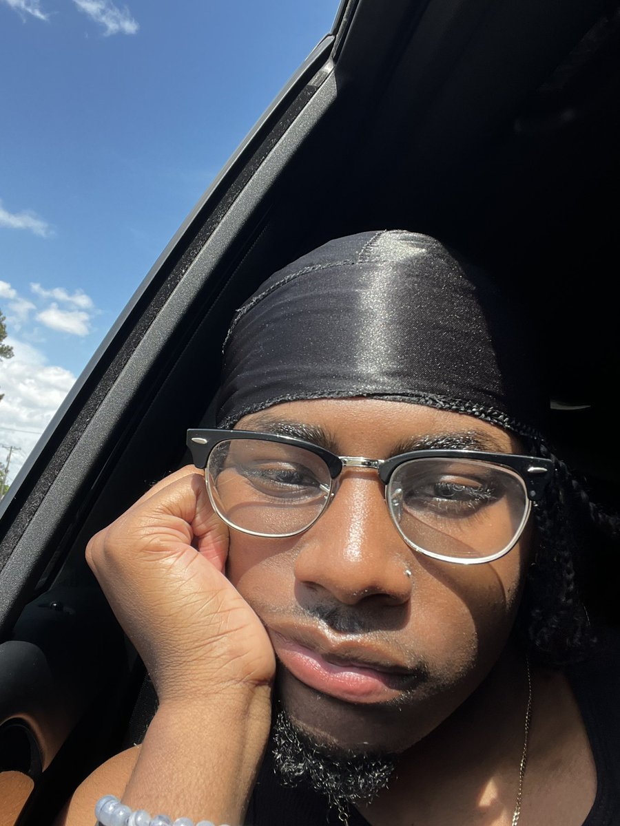 Elijah_3x's tweet photo. #WhosWhoOfJSU
•Elijah/Eli either is fine 
• JSU26💙
•Chi 📍
•Social work major; sociology 🗣
•down for new connections if u see me speak I promise I ain’t mean😅
•lg:Theyloveeli._ https://t.co/9hq7JEeEpd