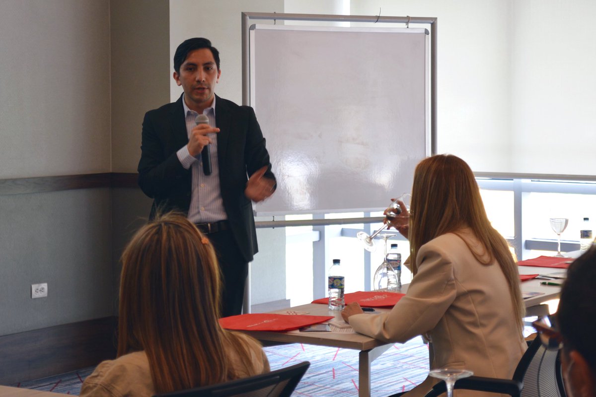 BibliotecasPUJ's tweet photo. Anderson Cubaque, profesional en Ciencias de la Información de las @BibliotecasPUJ, expone la importancia del cambio al modelo #RDA, resaltando el registro y presentación de datos, el diseño de datos hacia el usuario y el diseño de datos para las nuevas tecnologías.
#ITMSGroup https://t.co/5NKXoaqnFk
