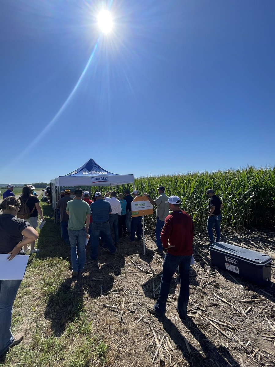 JDorsey_Ag's tweet photo. Stop 4: Weed management and information about the #BASF pipeline!

Check out that ✨snazzy✨ trailer!! 

#Innovation #BASFShowcasePlots #Herbicides https://t.co/N8zVRO7VPH