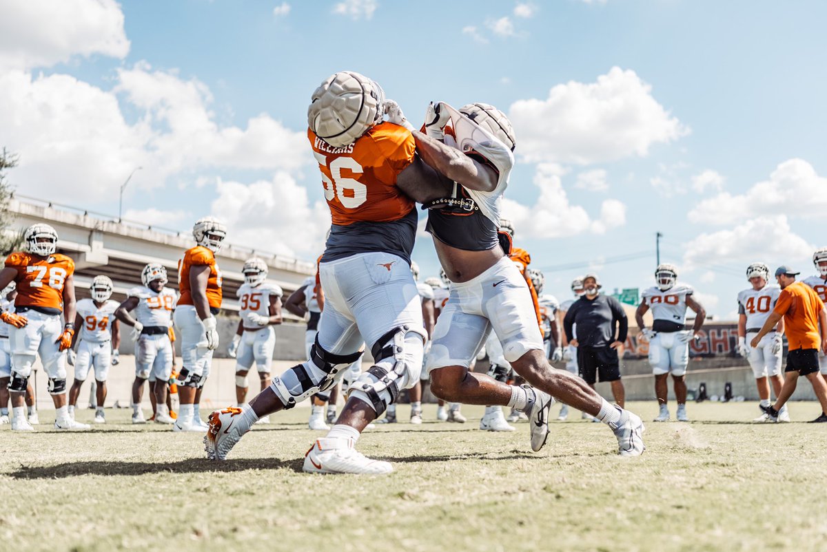 TexasFootball's tweet photo. Every rep is a battle 🤘 https://t.co/2SgAiTgLYu