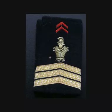 JLucCTD's tweet image. Mais le contrat VSL ne couvrant pas la totalité du mandat et les permissions de retour, il s'engage. Je ne sais pas s’il s’est vraiment posé la question du pourquoi il s'engageait. Son chef partait, il l’aimait bien. Il était normal qu’il partît avec lui. #Bosnie #Génie #FORPRONU