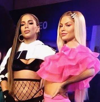 is_hittalo's tweet photo. INGRATIDÃO e INJUSTIÇA (esse tt não é pra Luísa, e sim para os fãs). 

Anitta sempre à ajudou (uma das primeiras cantoras a confiar no talento e potencial dela). E hj em dia só recebe hater dos sonzers. 

Amo a Luh, mas desejo em dobro o q desejarem pra Ani. Veja os comentários https://t.co/LZiVEC5Ovf