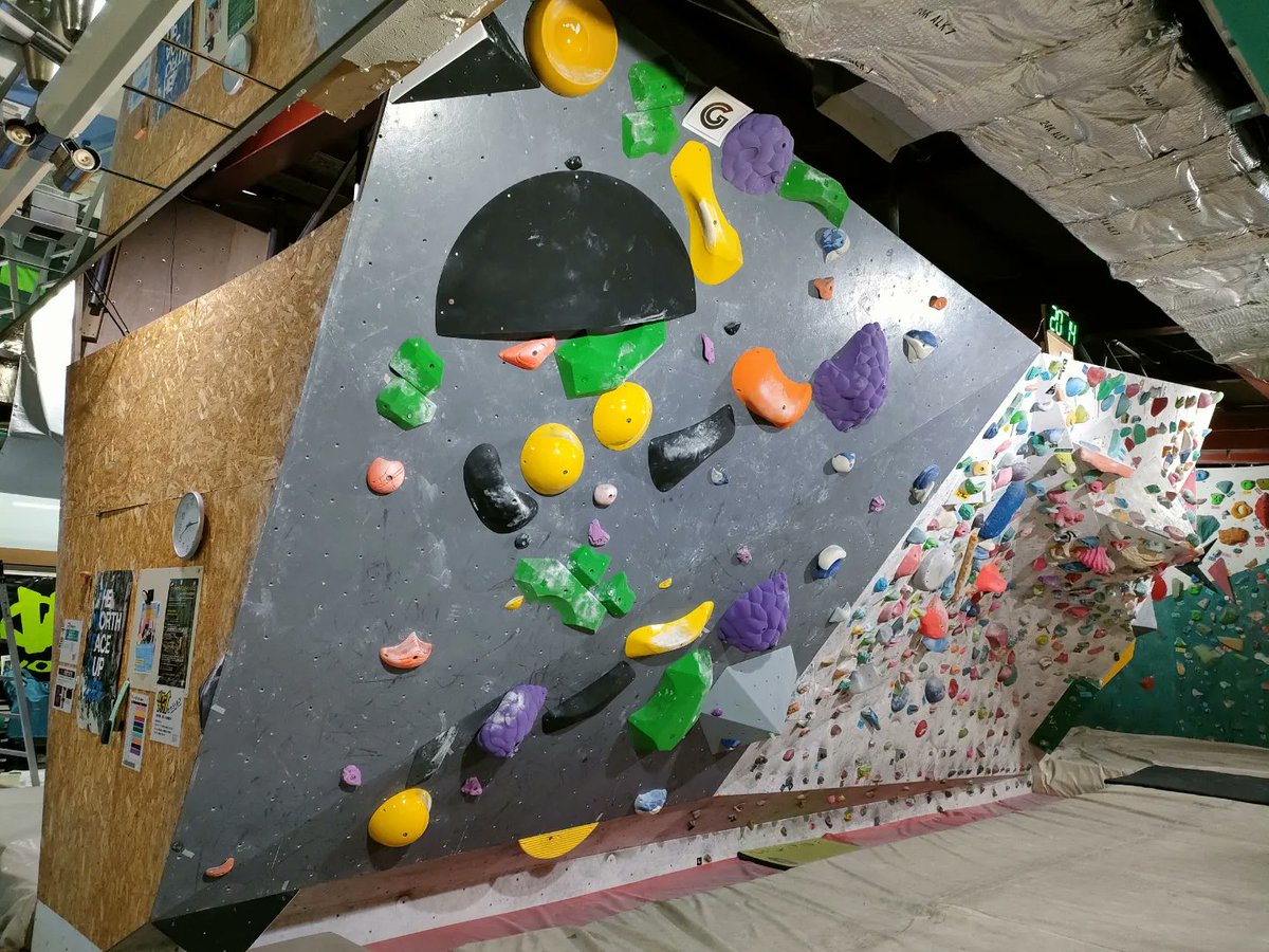 FreeclimberH's tweet photo. 7/15、栃木県那須塩原市にある【Bouldering Gym Zone】にてセット。
@boulderinggym_zone

ヒラリーと一緒に5級から2Dまでをセット！
@hillary_routeset
コーディネーション、保持やバランスを必要とする課題など、内容が濃い課題が多いですね！
那須塩原市に行った際には是非行ってみてください〜。 https://t.co/22KRKzBu0U