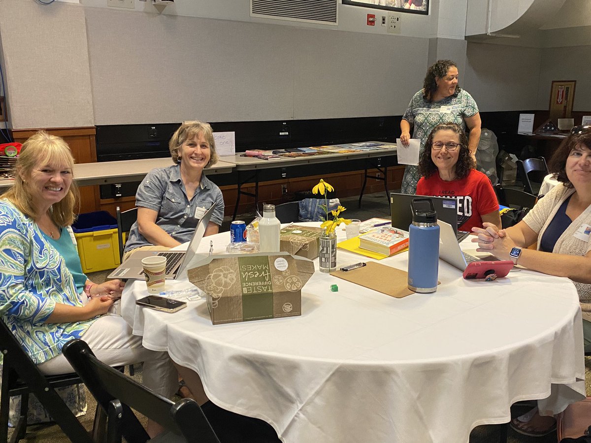 NHSLS603's tweet image. Library Camp snapshots at our networking lunch #LibraryCamp22 #LibraryCamp