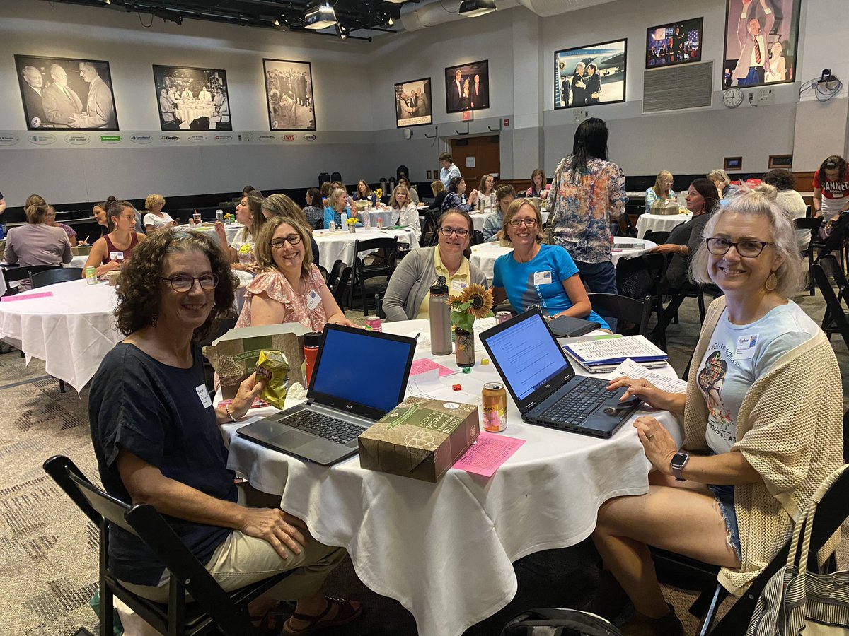 NHSLS603's tweet image. Library Camp snapshots at our networking lunch #LibraryCamp22 #LibraryCamp