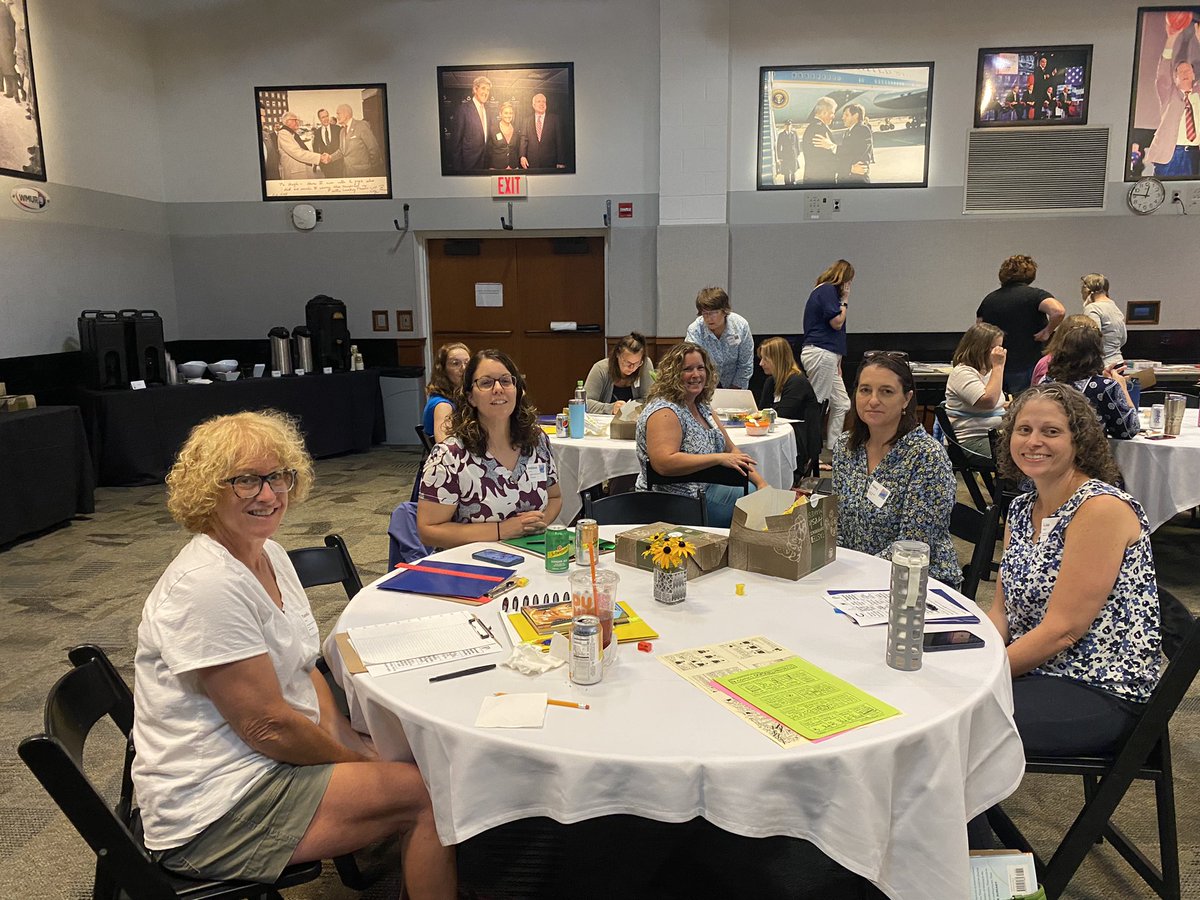 NHSLS603's tweet image. Library Camp snapshots at our networking lunch #LibraryCamp22 #LibraryCamp